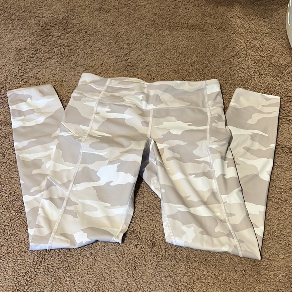 ATHLETA White Camo Contender PowerLift 7/8 Leggings Medium Tall (29“) - Picture 3 of 11